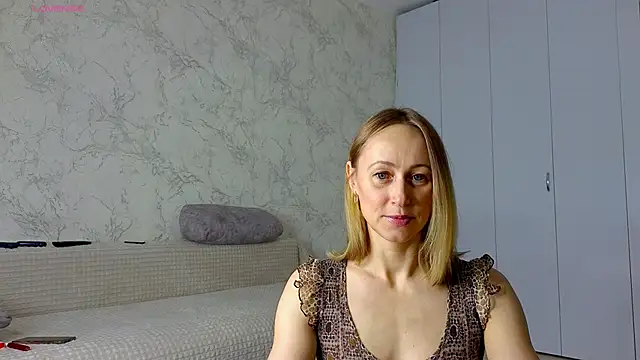 Snapshot of sweeetgirls2021 chatting on March 27, 2026, 2:50 am sweeetgirls2021 online show from March 27, 2026, 2:50 am