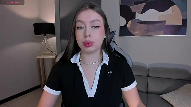 EllaClark online show from September 30, 2025, 6:35 pm