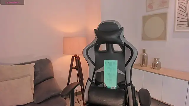 EllaClark online show from October 3, 2025, 6:27 pm