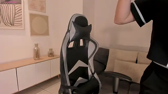 EllaClark online show from October 16, 2025, 5:47 pm