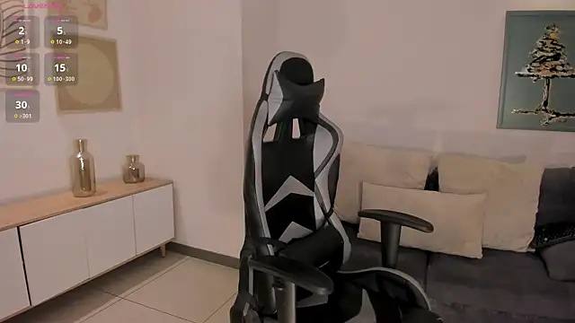 EllaClark online show from October 18, 2025, 4:30 pm