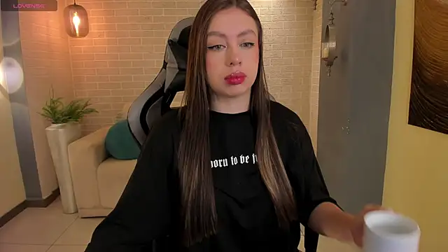 EllaClark online show from October 19, 2025, 11:00 am