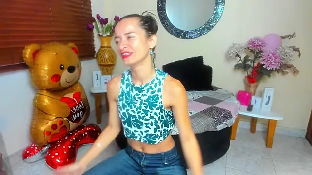 NicoleSantana online show from April 23, 2026, 10:45 pm