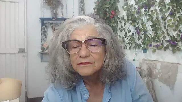 Snapshot of FunnyGrandma chatting on December 4, 2024, 2:31 am FunnyGrandma online show from December 4, 2024, 2:31 am