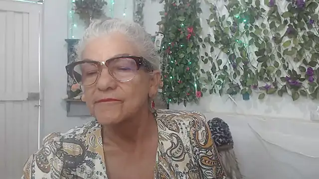 Snapshot of FunnyGrandma chatting on December 7, 2024, 4:36 pm FunnyGrandma online show from December 7, 2024, 4:36 pm