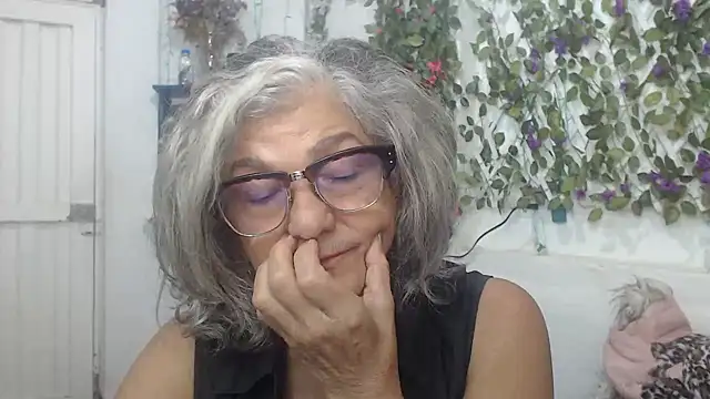 Snapshot of FunnyGrandma chatting on December 8, 2024, 3:10 am FunnyGrandma online show from December 8, 2024, 3:10 am