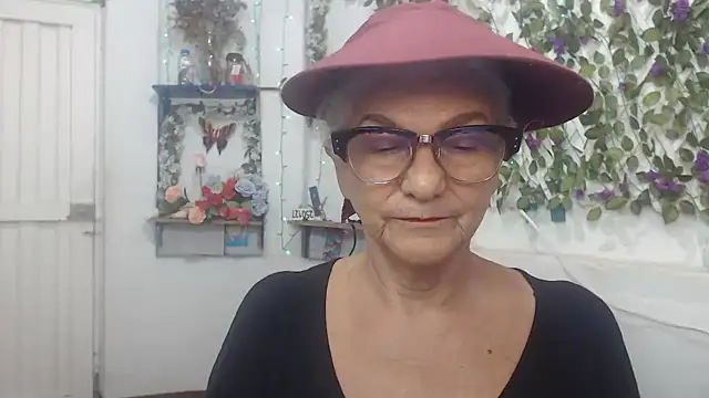 Snapshot of FunnyGrandma chatting on December 9, 2024, 10:41 pm FunnyGrandma online show from December 9, 2024, 10:41 pm