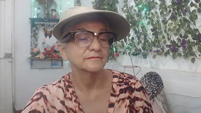 Snapshot of FunnyGrandma chatting on December 11, 2024, 1:47 am FunnyGrandma online show from December 11, 2024, 1:47 am