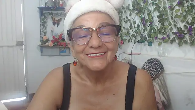 Snapshot of FunnyGrandma chatting on December 11, 2024, 4:53 pm FunnyGrandma online show from December 11, 2024, 4:53 pm