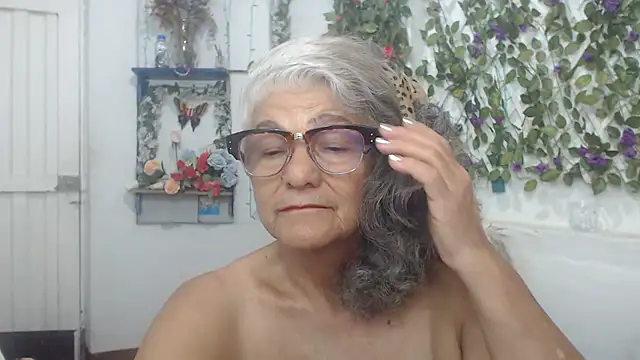 Snapshot of FunnyGrandma chatting on December 15, 2024, 3:24 am FunnyGrandma online show from December 15, 2024, 3:24 am