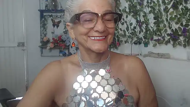 Snapshot of FunnyGrandma chatting on December 21, 2024, 7:27 pm FunnyGrandma online show from December 21, 2024, 7:27 pm