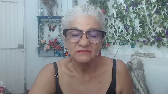 Snapshot of FunnyGrandma chatting on December 22, 2024, 12:50 am FunnyGrandma online show from December 22, 2024, 12:50 am