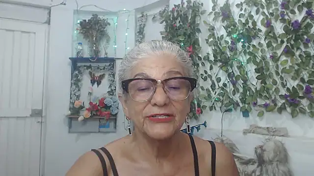 Snapshot of FunnyGrandma chatting on December 22, 2024, 3:55 am FunnyGrandma online show from December 22, 2024, 3:55 am