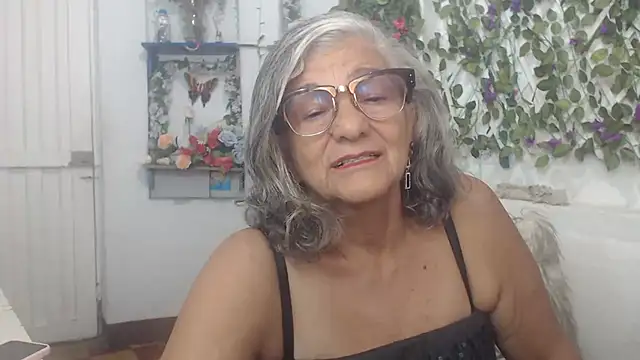 Snapshot of FunnyGrandma chatting on December 24, 2024, 11:11 pm FunnyGrandma online show from December 24, 2024, 11:11 pm