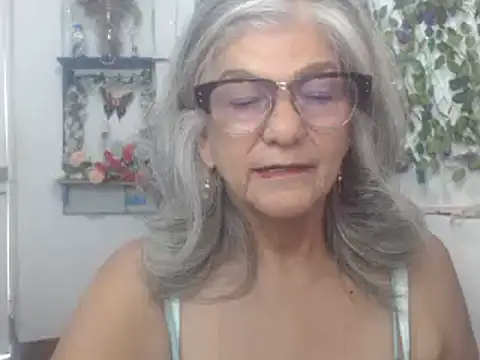 Snapshot of FunnyGrandma chatting on December 28, 2024, 7:33 pm FunnyGrandma online show from December 28, 2024, 7:33 pm