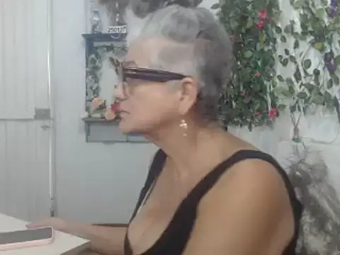Snapshot of FunnyGrandma chatting on January 16, 2025, 8:46 pm FunnyGrandma online show from January 16, 2025, 8:46 pm