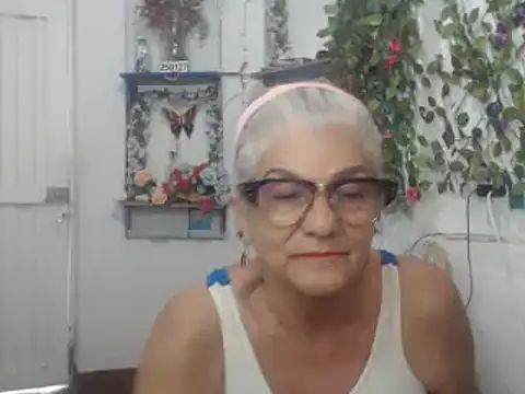 Snapshot of FunnyGrandma chatting on January 27, 2025, 9:22 pm FunnyGrandma online show from January 27, 2025, 9:22 pm