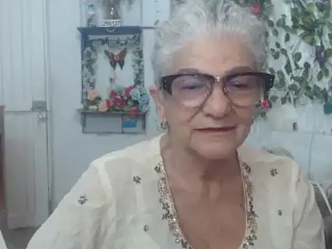 Snapshot of FunnyGrandma chatting on February 2, 2025, 12:09 am FunnyGrandma online show from February 2, 2025, 12:09 am