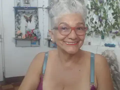 Snapshot of FunnyGrandma chatting on February 8, 2025, 5:40 am FunnyGrandma online show from February 8, 2025, 5:40 am