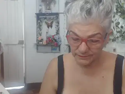 Snapshot of FunnyGrandma chatting on February 10, 2025, 5:09 pm FunnyGrandma online show from February 10, 2025, 5:09 pm