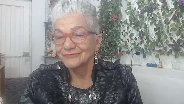 Snapshot of FunnyGrandma chatting on February 12, 2025, 1:41 am FunnyGrandma online show from February 12, 2025, 1:41 am