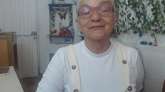 Snapshot of FunnyGrandma chatting on February 13, 2025, 1:29 am FunnyGrandma online show from February 13, 2025, 1:29 am