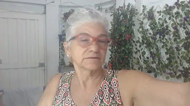 Snapshot of FunnyGrandma chatting on February 15, 2025, 2:04 am FunnyGrandma online show from February 15, 2025, 2:04 am
