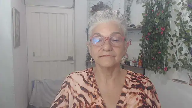 Snapshot of FunnyGrandma chatting on February 18, 2025, 1:54 am FunnyGrandma online show from February 18, 2025, 1:54 am
