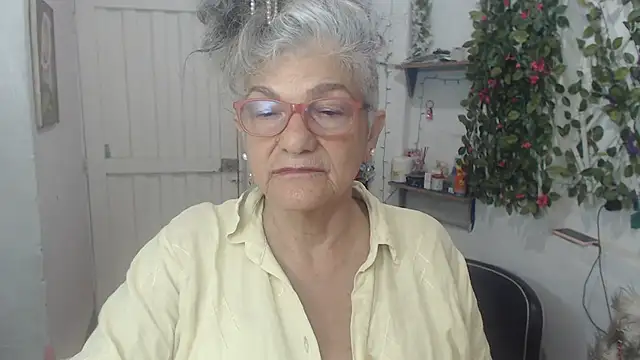 Snapshot of FunnyGrandma chatting on March 10, 2025, 6:34 pm FunnyGrandma online show from March 10, 2025, 6:34 pm