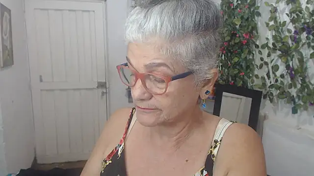 Snapshot of FunnyGrandma chatting on March 13, 2025, 12:16 am FunnyGrandma online show from March 13, 2025, 12:16 am