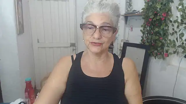 Snapshot of FunnyGrandma chatting on March 20, 2025, 11:45 pm FunnyGrandma online show from March 20, 2025, 11:45 pm