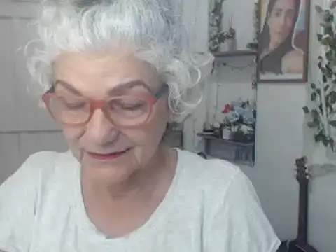 Snapshot of FunnyGrandma chatting on September 10, 2025, 1:27 am FunnyGrandma online show from September 10, 2025, 1:27 am