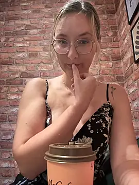 Snapshot of The_Snowwhitee chatting on September 14, 2025, 8:13 am The Snowwhitee online show from September 14, 2025, 8:13 am