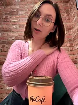 Snapshot of The_Snowwhitee chatting on October 3, 2025, 7:11 pm The Snowwhitee online show from October 3, 2025, 7:11 pm