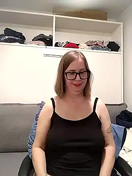 SweetandNaughty1 online show from June 16, 2026, 4:15 am
