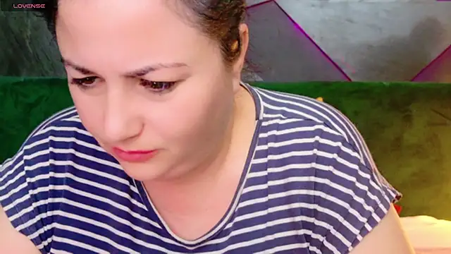 AleshaArabian online show from December 23, 2024, 8:14 pm