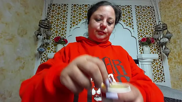 AleshaArabian online show from October 15, 2025, 2:33 am