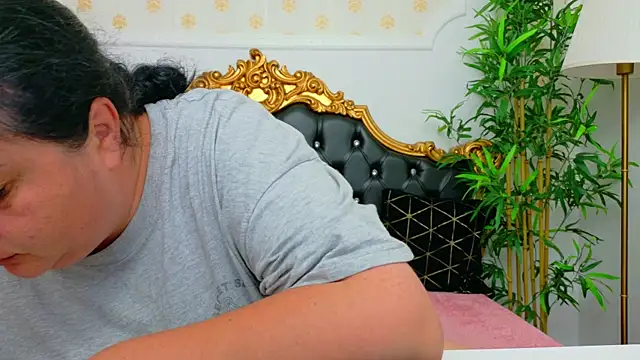 AleshaArabian online show from May 7, 2026, 3:23 am