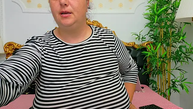 AleshaArabian online show from May 13, 2026, 3:37 am