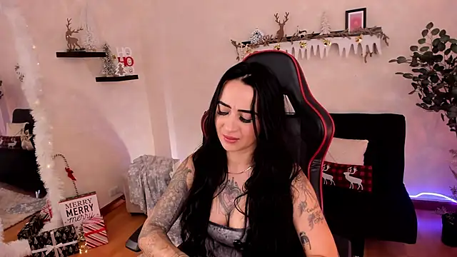 EmmyEvans1 online show from November 13, 2025, 7:46 pm