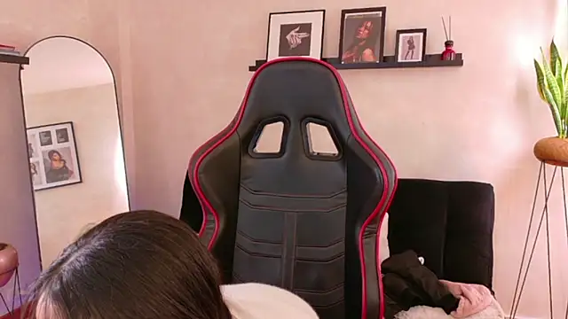 EmmyEvans1 online show from March 5, 2026, 7:32 pm