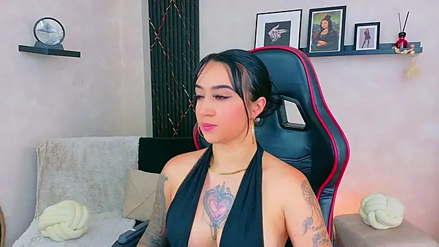 EmmyEvans1 online show from May 20, 2026, 7:53 pm