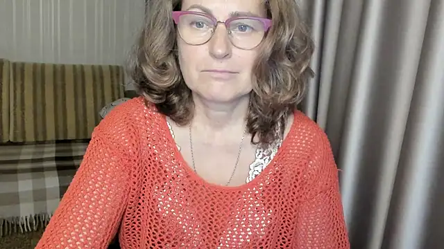 lauraoven online show from December 3, 2024, 3:44 pm
