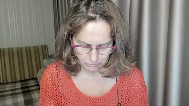 lauraoven online show from December 10, 2024, 6:06 pm