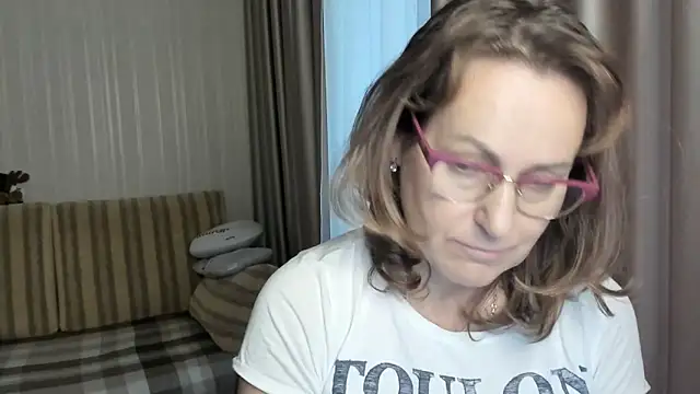 lauraoven online show from December 27, 2024, 11:17 am