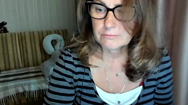 Snapshot of lauraoven chatting on October 1, 2025, 2:23 pm lauraoven online show from October 1, 2025, 2:23 pm