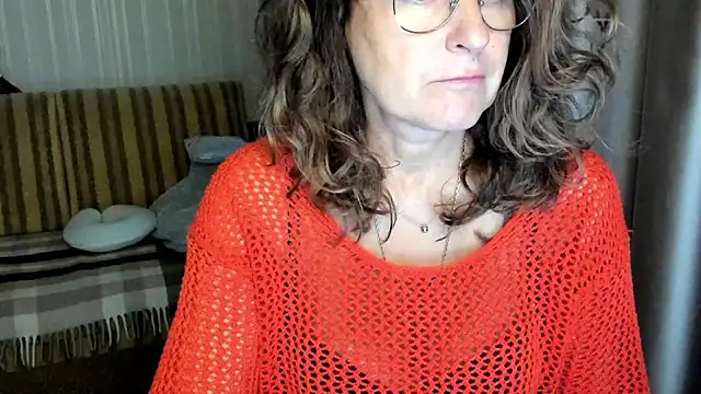 Snapshot of lauraoven chatting on October 5, 2025, 2:37 pm lauraoven online show from October 5, 2025, 2:37 pm