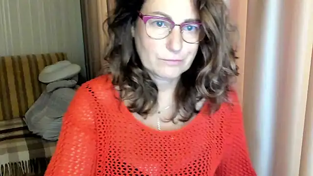 Snapshot of lauraoven chatting on October 9, 2025, 7:06 am lauraoven online show from October 9, 2025, 7:06 am