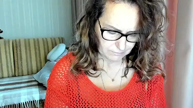 Snapshot of lauraoven chatting on October 30, 2025, 8:05 am lauraoven online show from October 30, 2025, 8:05 am