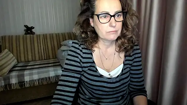 lauraoven online show from November 27, 2025, 8:05 am